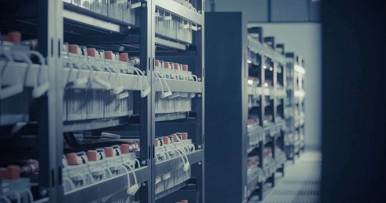 data center, engine room, the battery pack-2476790.jpg